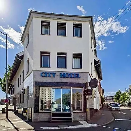 City Hotel *
