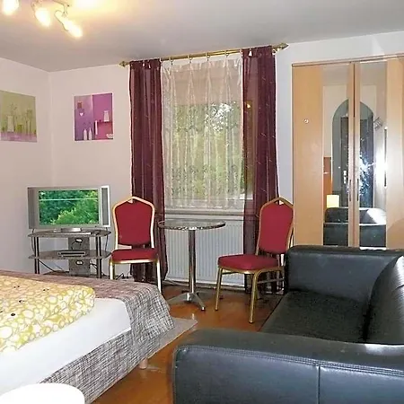City Hotel *