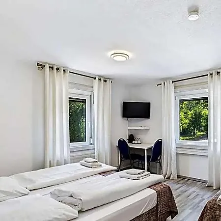 City Hotel *