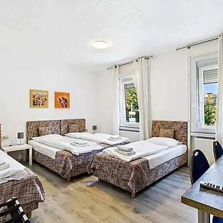 City Hotel فندق