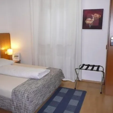 City Hotel Hotel *