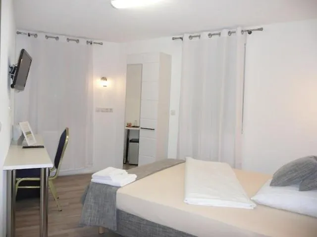 Ξενοδοχείο City Hotel *